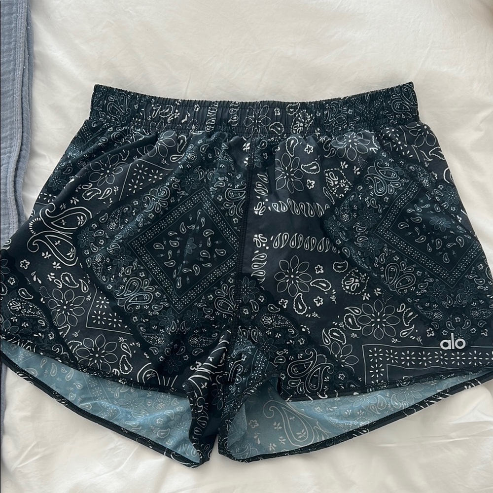 ALO Yoga Black Patterned Women's Shorts